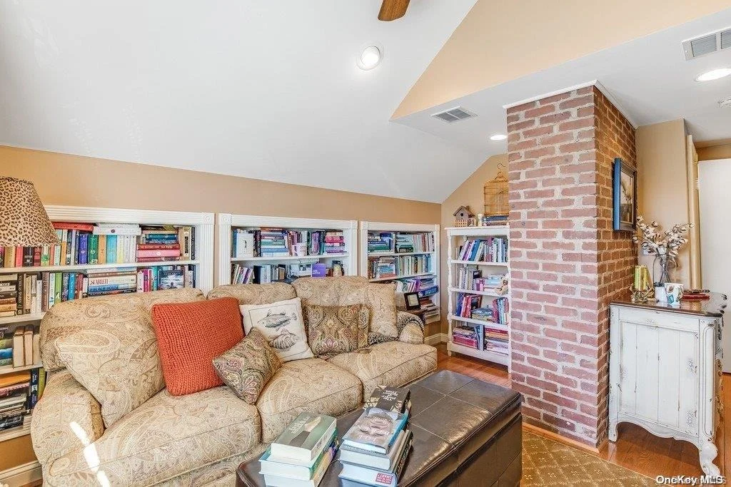 Photo of 15 Rowe Avenue