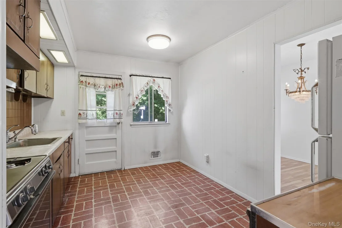 Photo of 94 Babylon Avenue