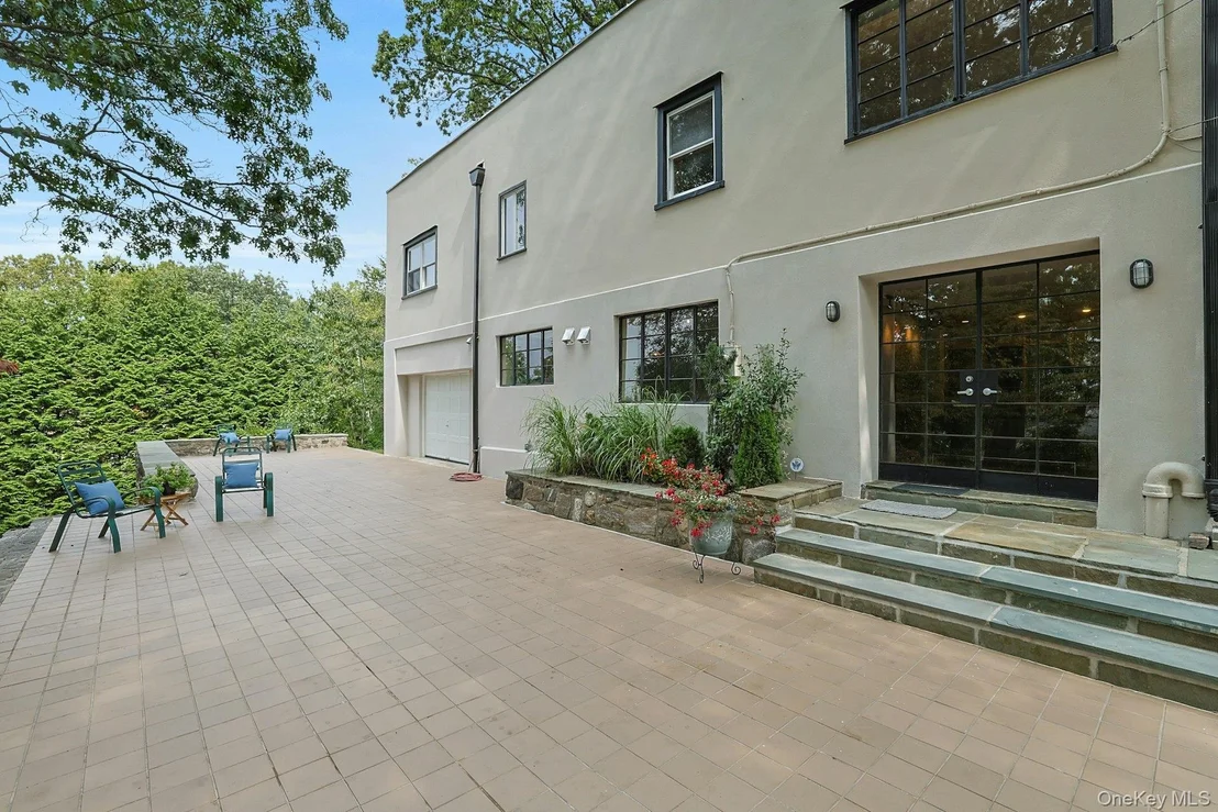 Photo of 75 Lakeside Drive