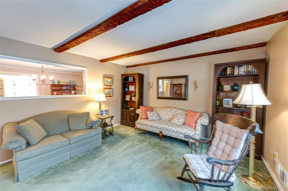 Photo of 33 Maple Avenue