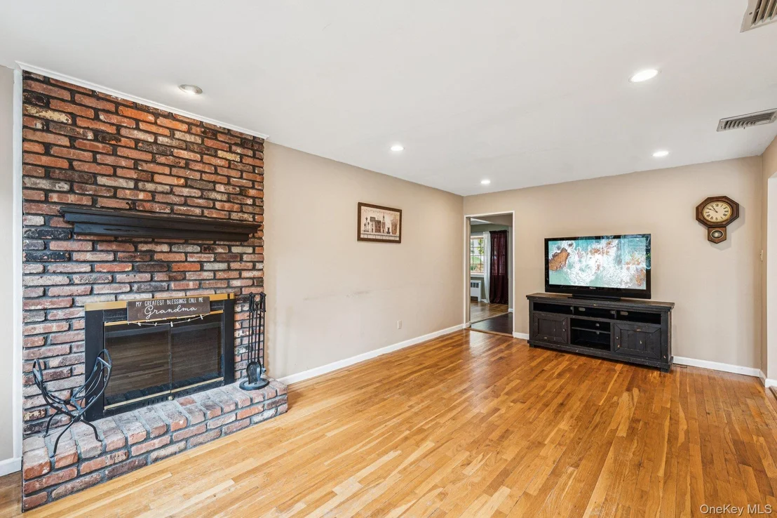 Photo of 9 Princeton Drive