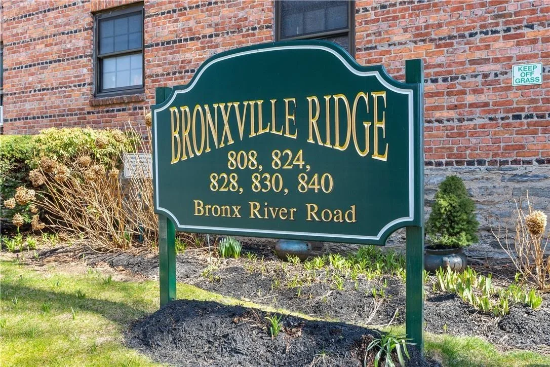 Photo of Unit 6A at 828 Bronx River Road