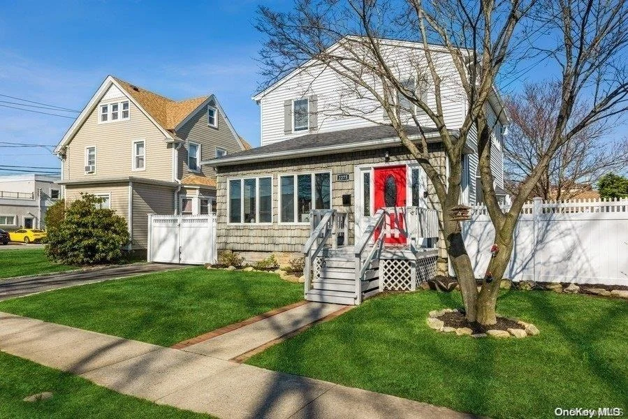 Photo of 2275 Centre Avenue
