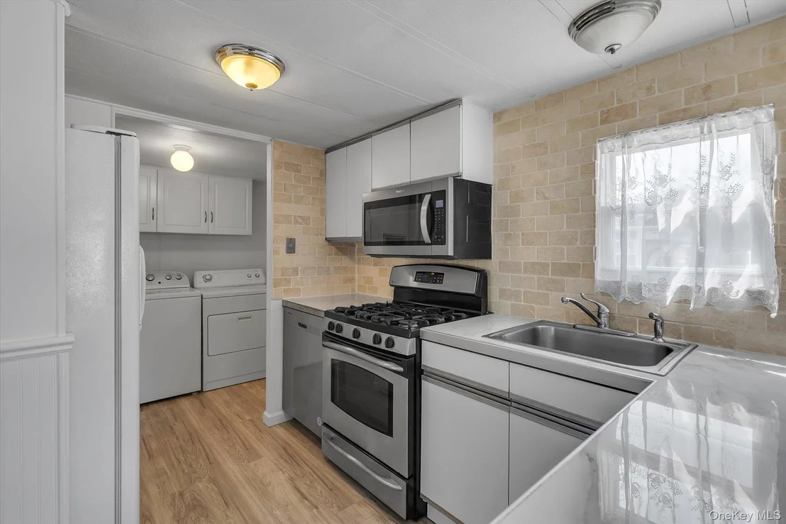 Photo of 74 Maple St