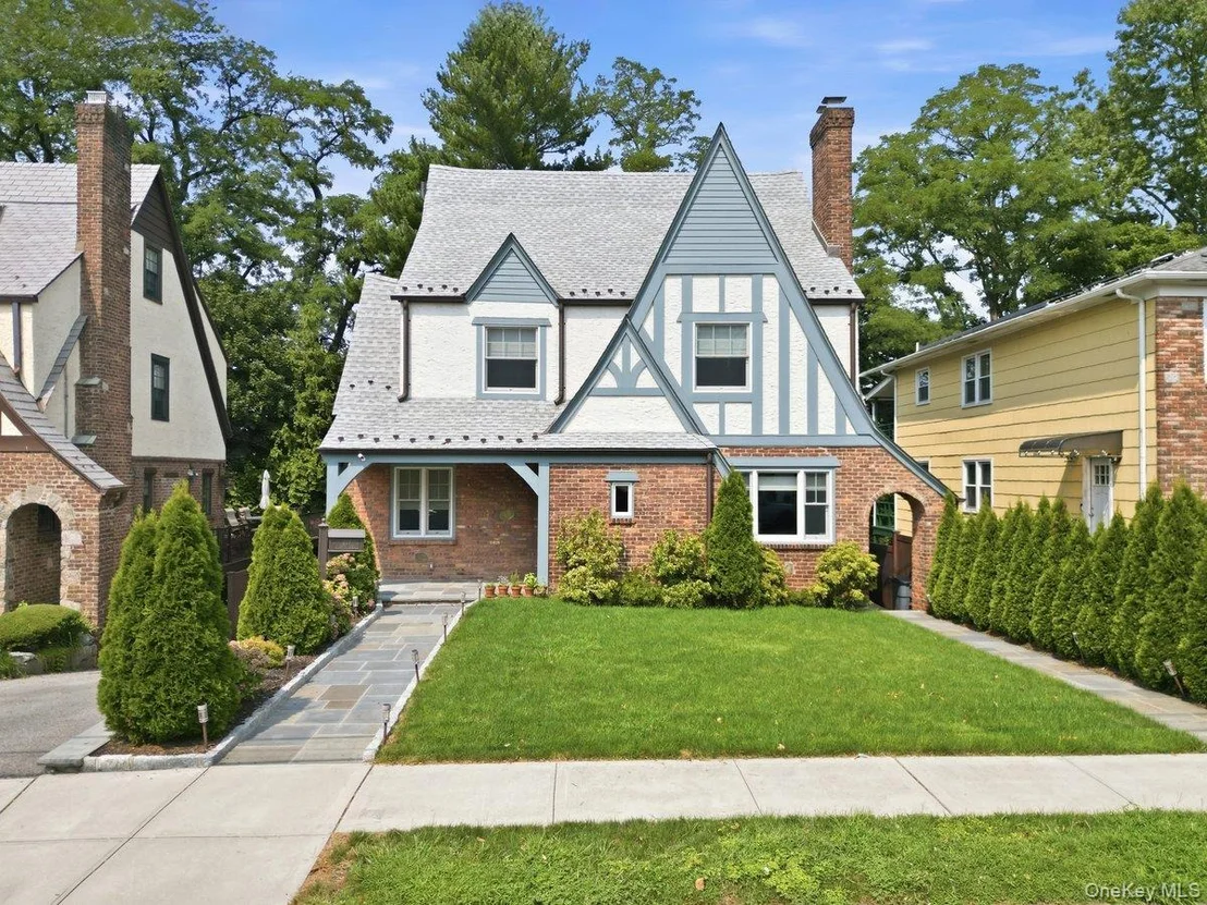 Photo of 277 Devoe Avenue