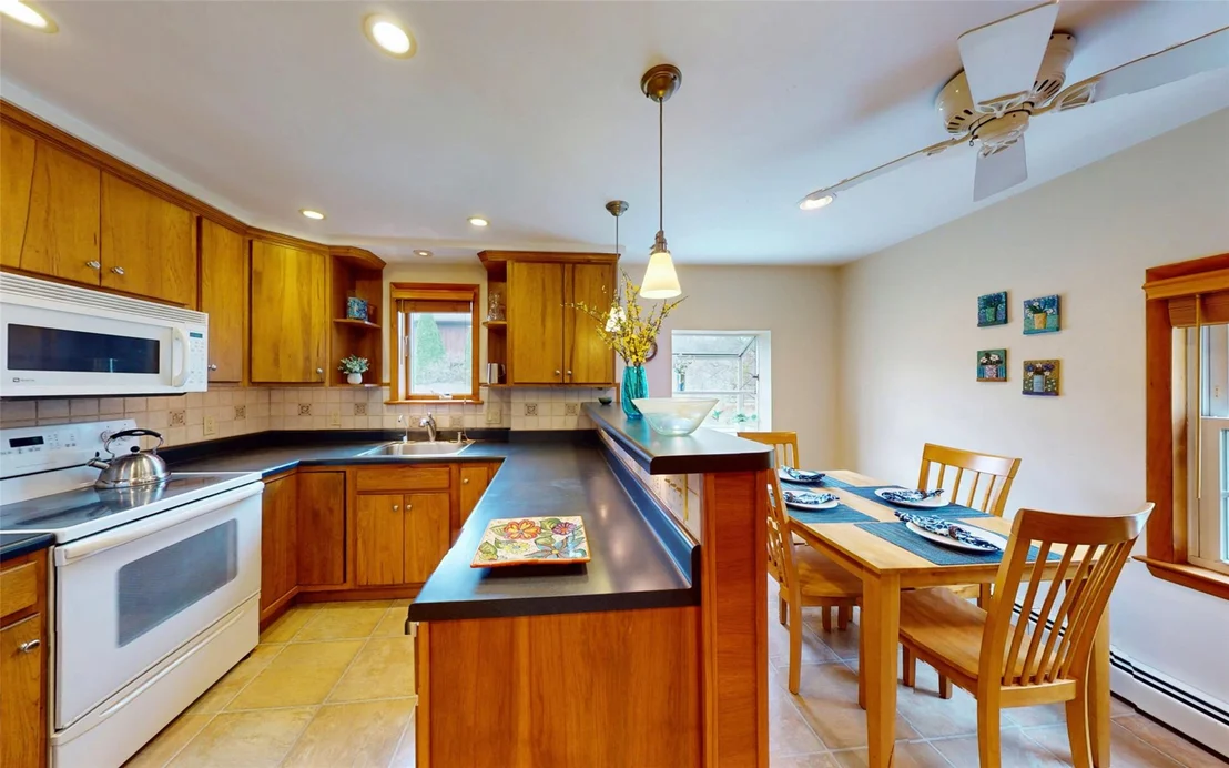 Photo of 21 Hasbrouck Avenue