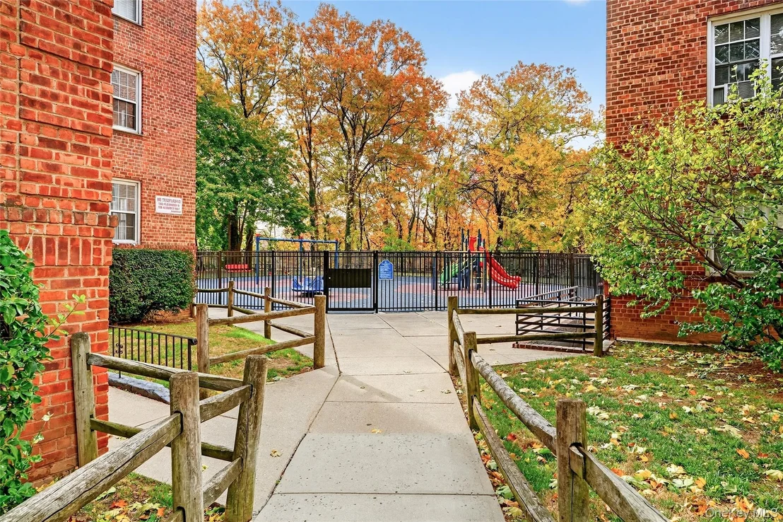 Photo of Unit A36 at 770 Bronx River Road