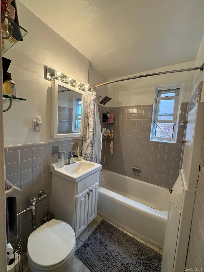 Photo of Unit D21 at 145 Smith