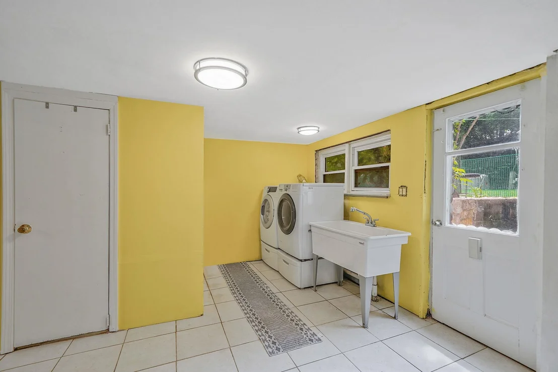 Photo of 2 Queen Drive