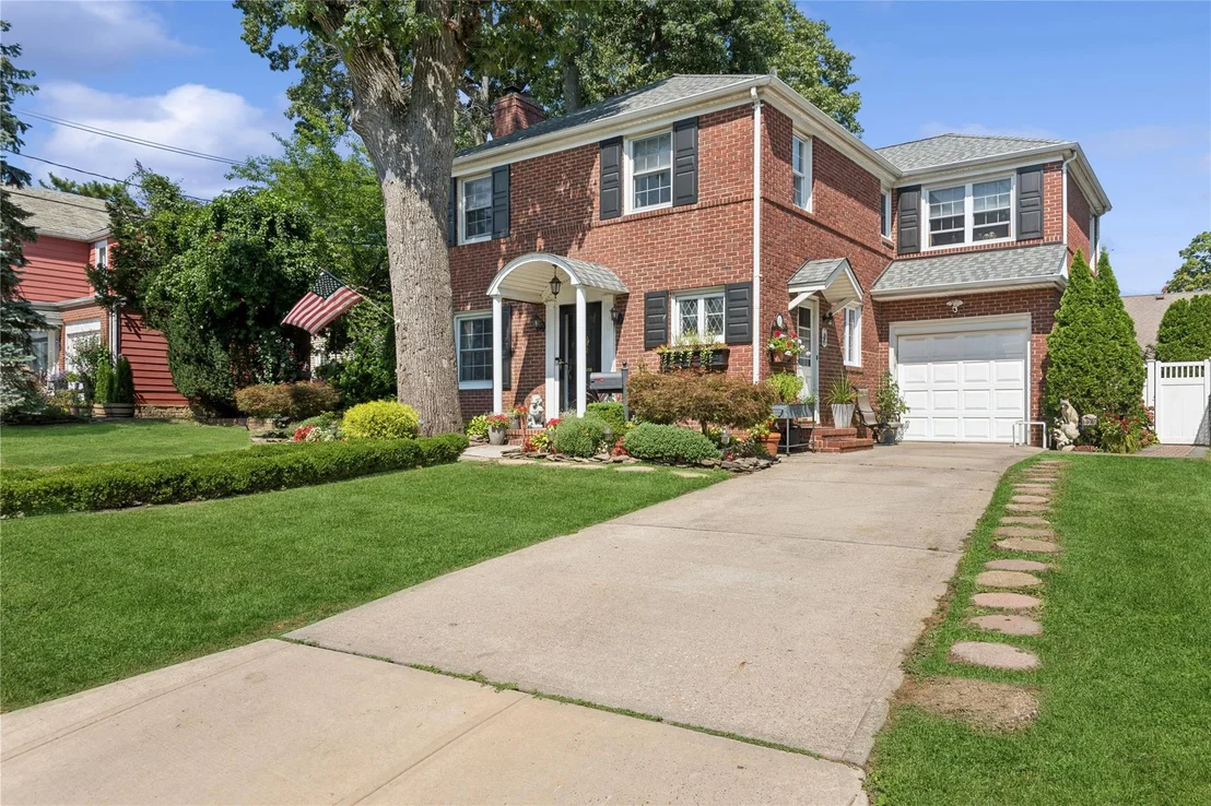 Photo of 2 Lake Drive N