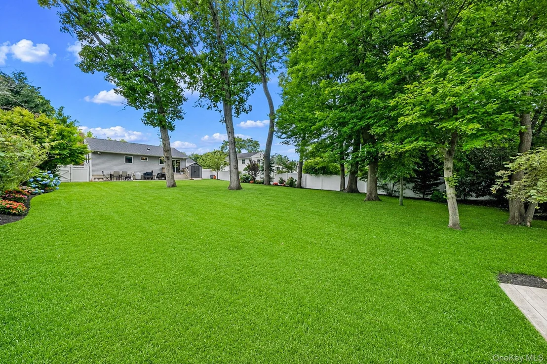 Photo of 8 Gedney Avenue