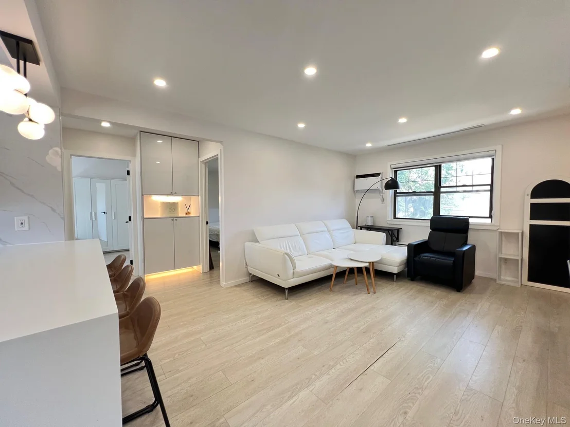 Photo of Unit B at 13707 68th Drive