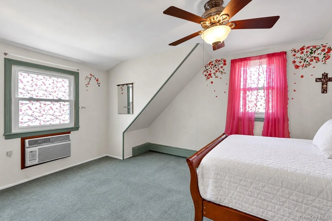 Photo of 135 Sperry Boulevard