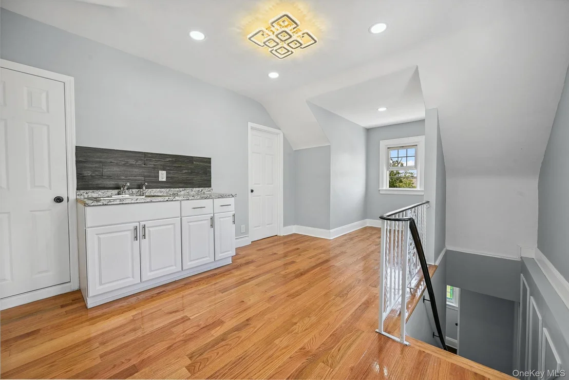 Photo of 73 Broadway
