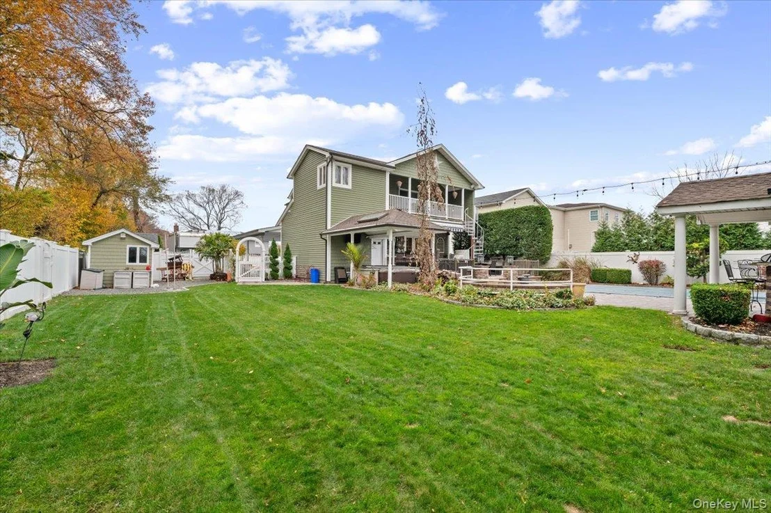 Photo of 1650 Bridge Street
