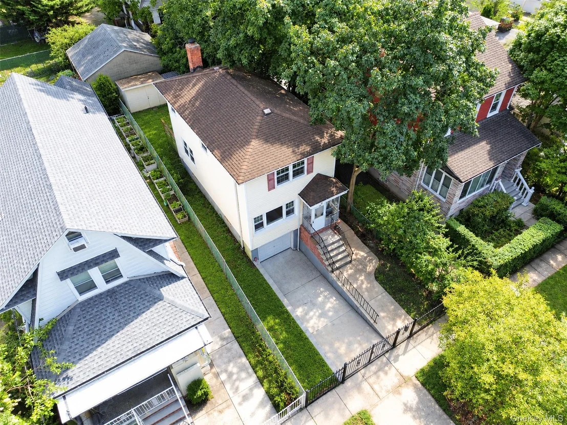Photo of 142-10 Oak Avenue