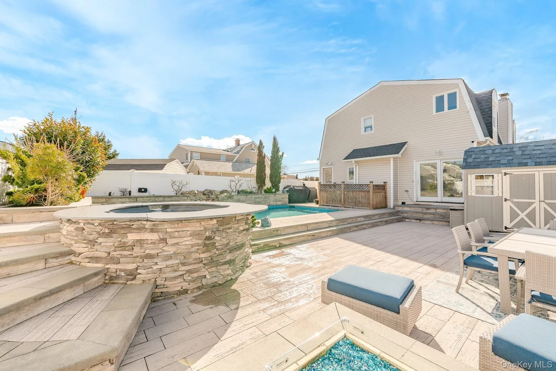 Photo of 2431 Riverside Drive