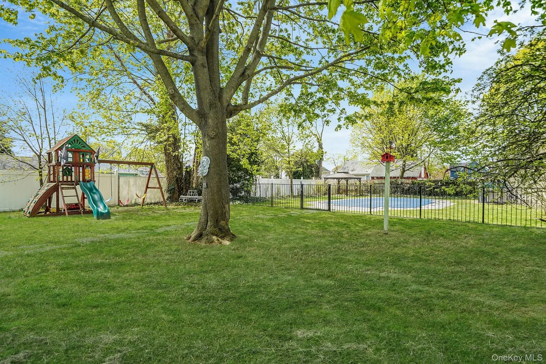 Photo of 74 Maple Avenue