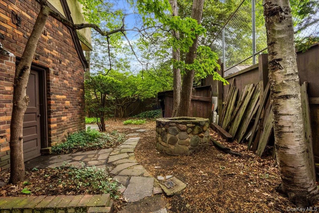 Photo of 32-29 Parsons Boulevard