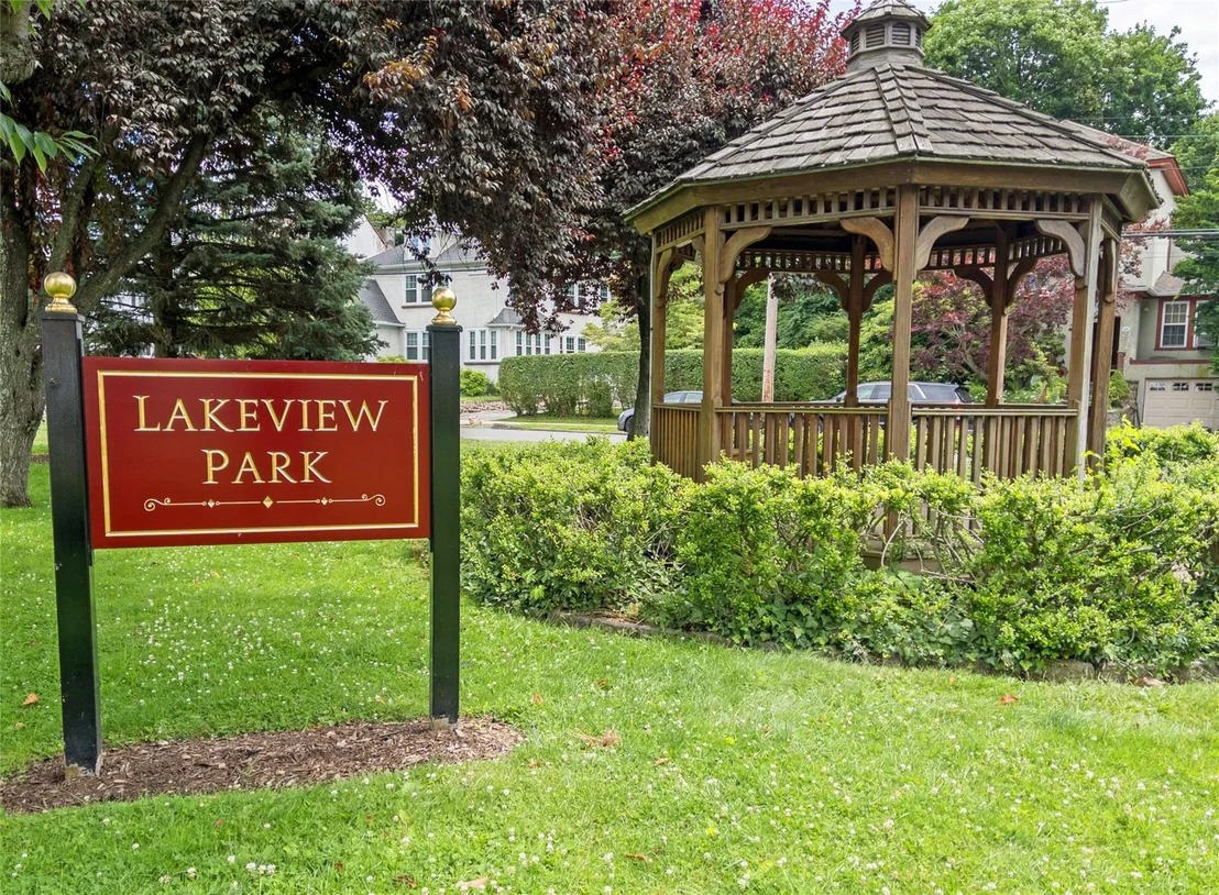 Photo of Unit 3F at 247 Parkview Avenue