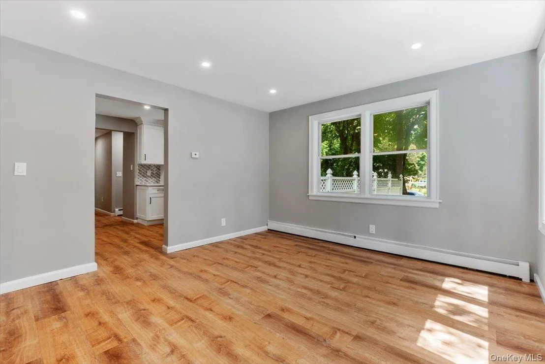 Photo of 685 Horseblock Road