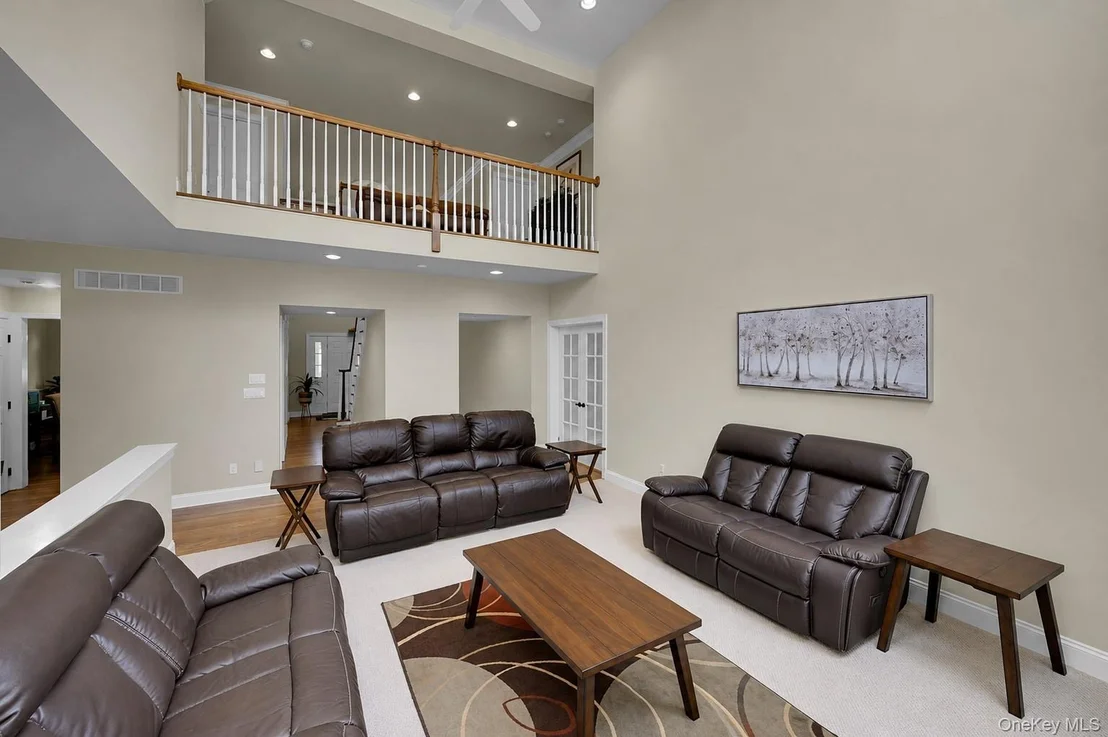 Photo of 16 Eagle Court
