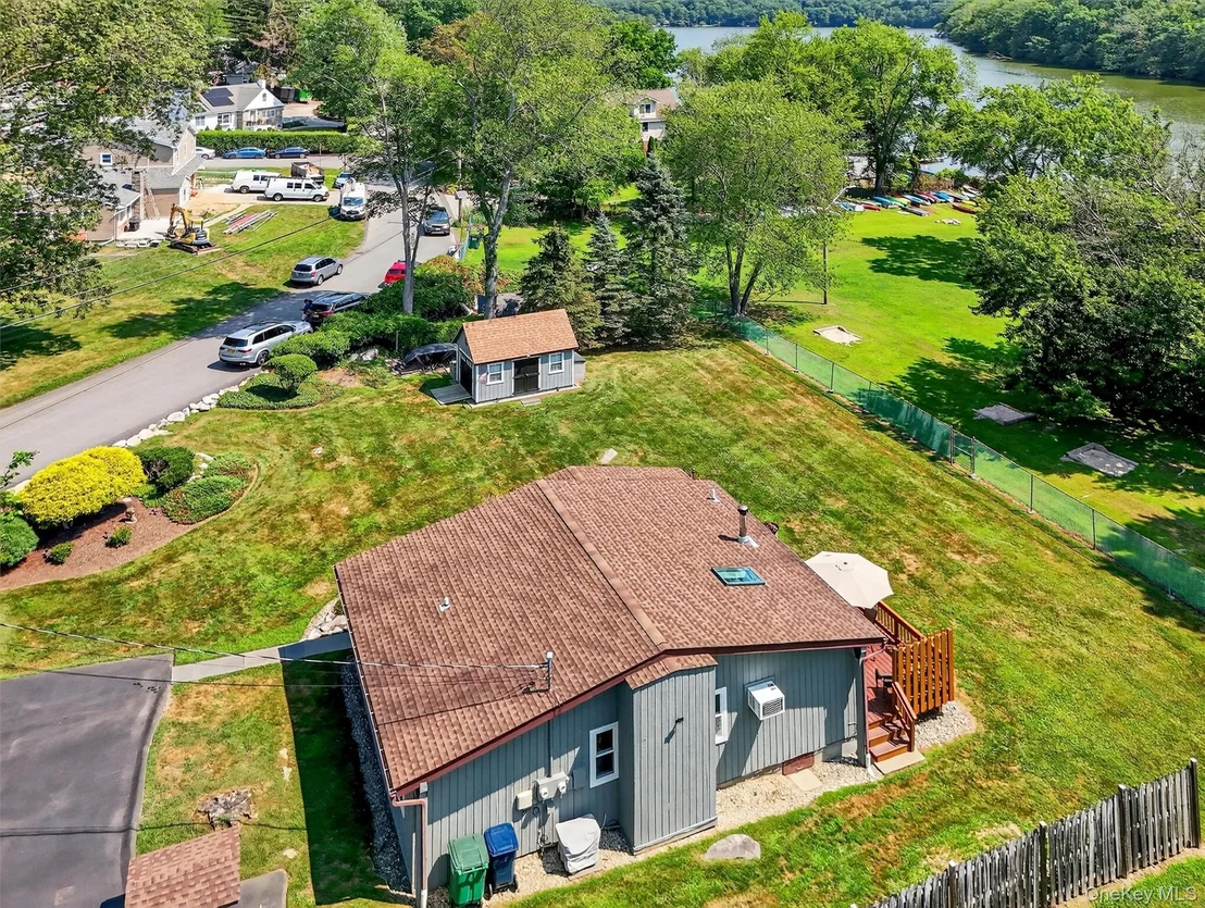 Photo of 85 Lakeside Road