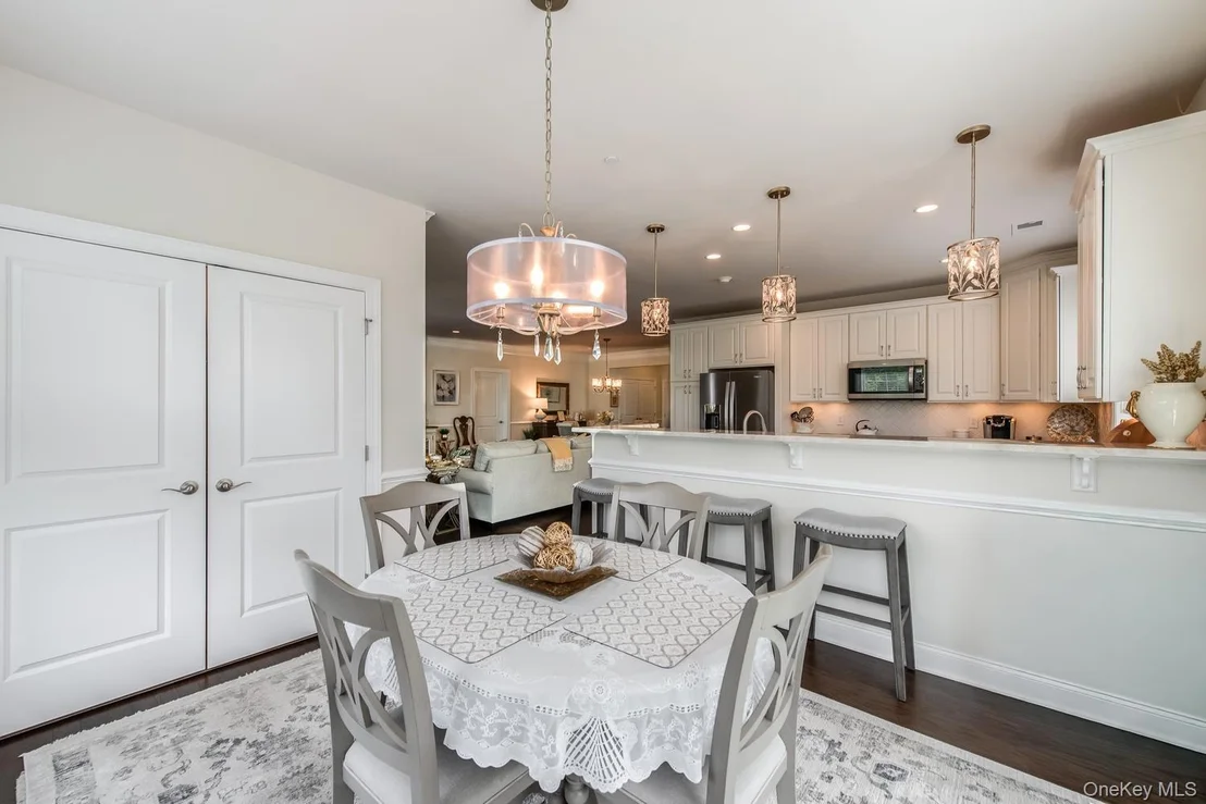 Photo of 835 Regency Drive
