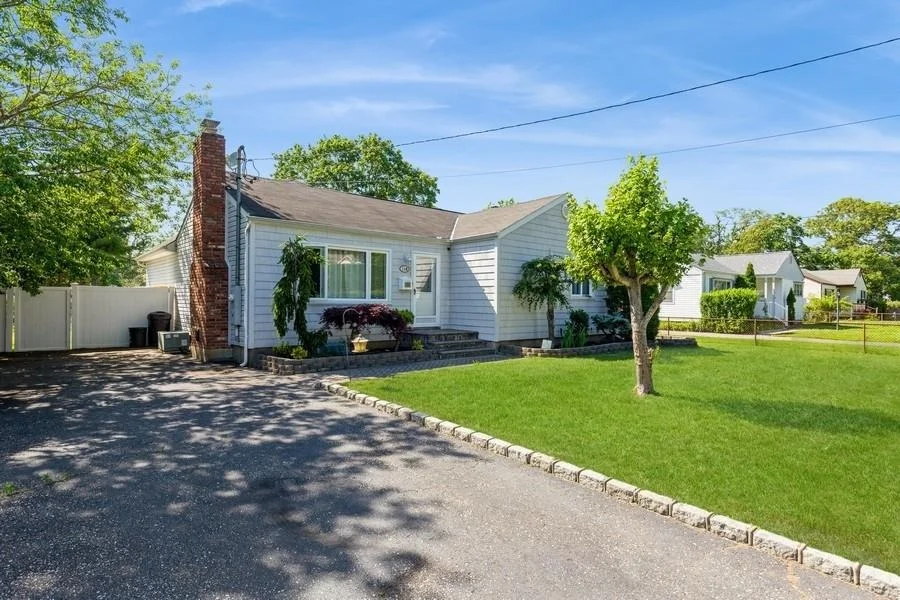 Photo of 118 Pine Neck Avenue