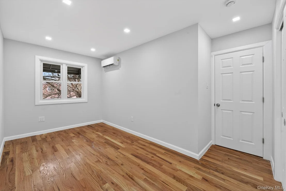 Photo of 592 Powell Street