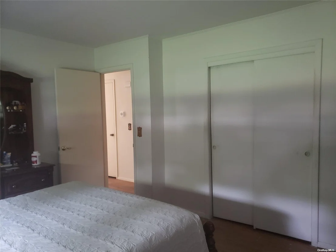 Photo of 90 River Road