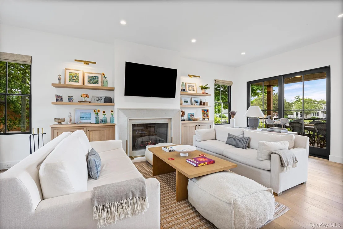 Photo of 405 Williamsburgh Drive