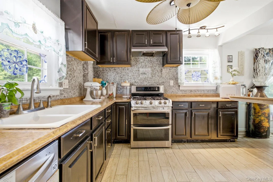 Photo of 4 Nassau Boulevard