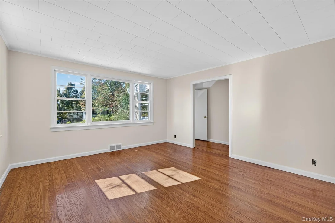 Photo of 12 Mid Oaks Drive