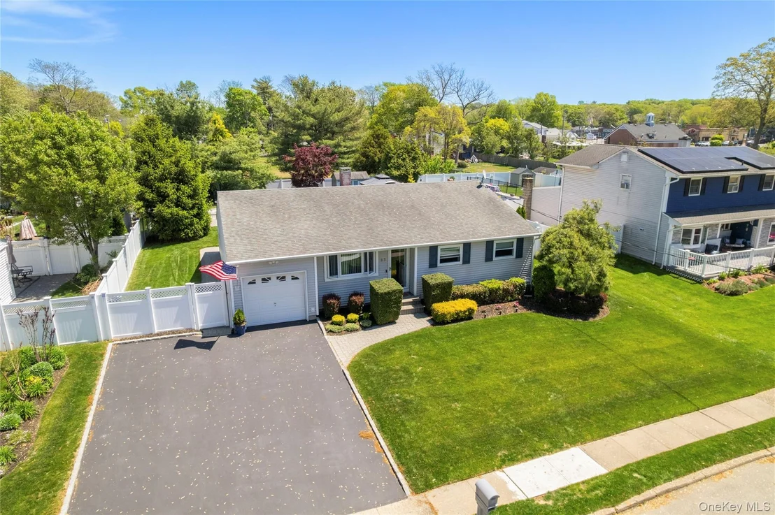 Photo of 23 Selden Boulevard