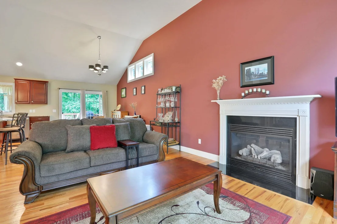 Photo of 390 LAKESIDE Road