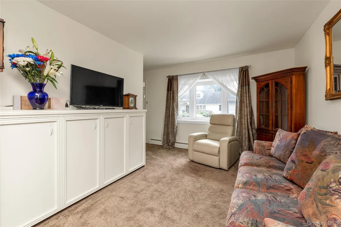 Photo of 369 Maple Avenue