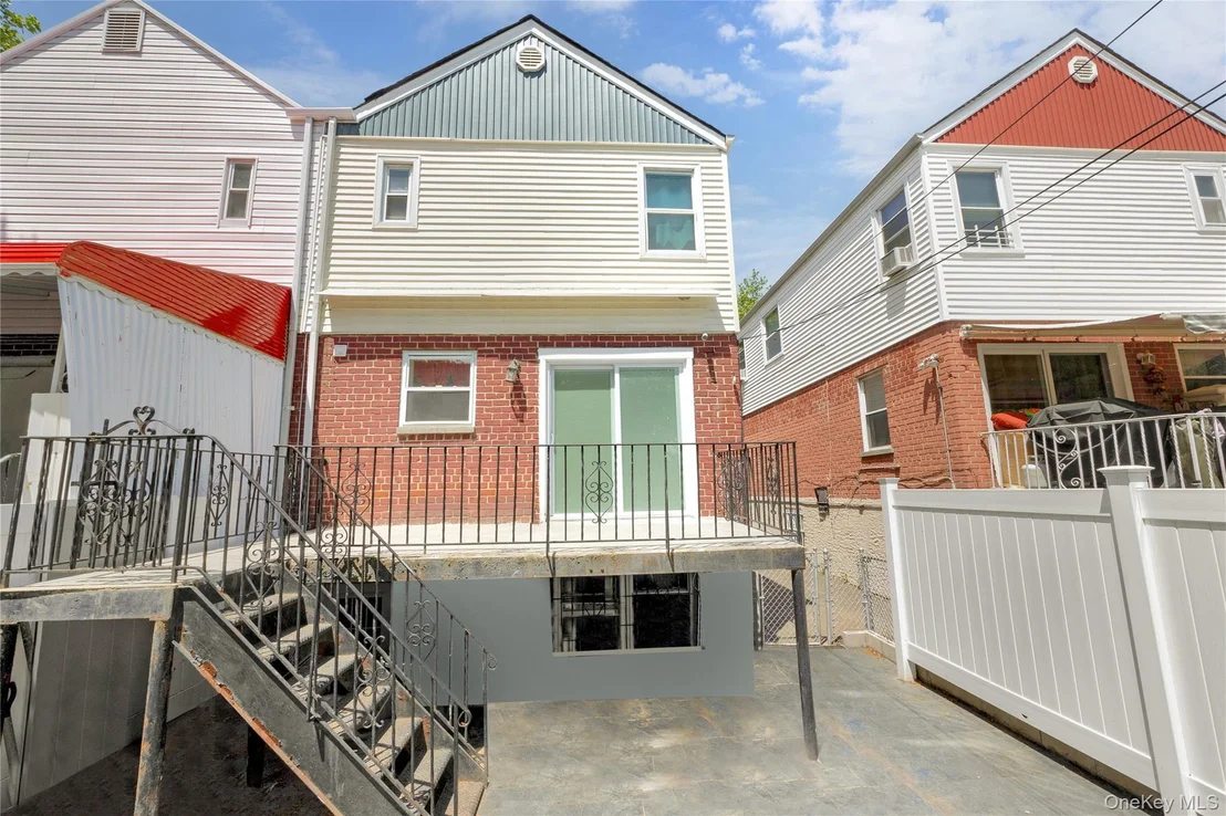 Photo of 3152 Randall Avenue