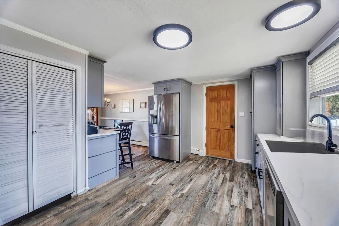 Photo of 41 Lakeside Drive