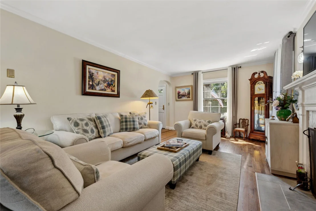 Photo of 2 Lake Drive N