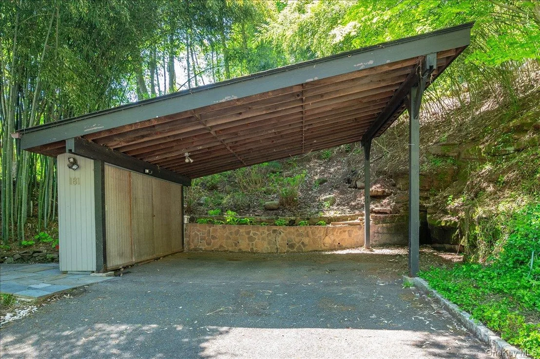 Photo of 181 River Road