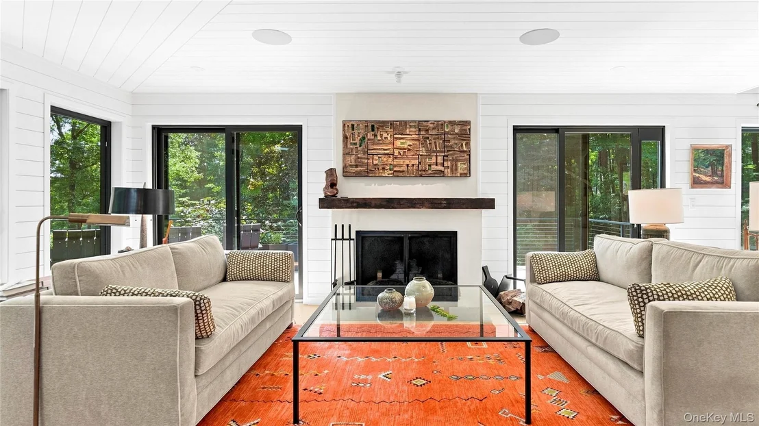 Photo of 1114 Barrett Circle W