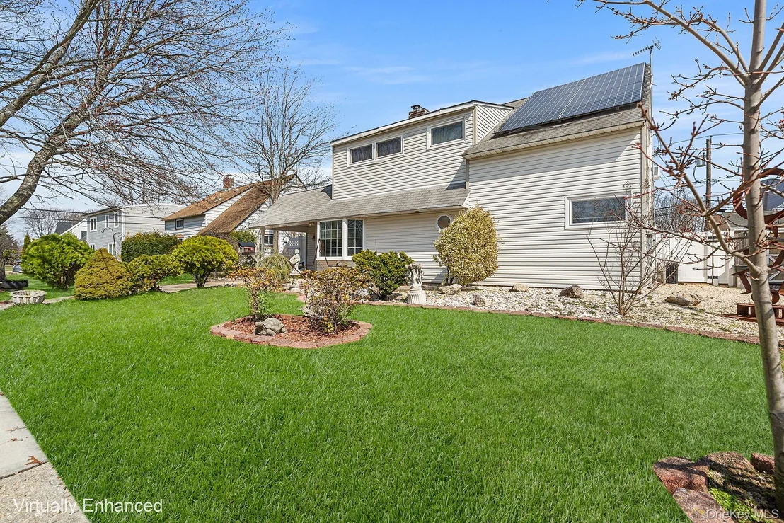 Photo of 116 Red Maple Drive N