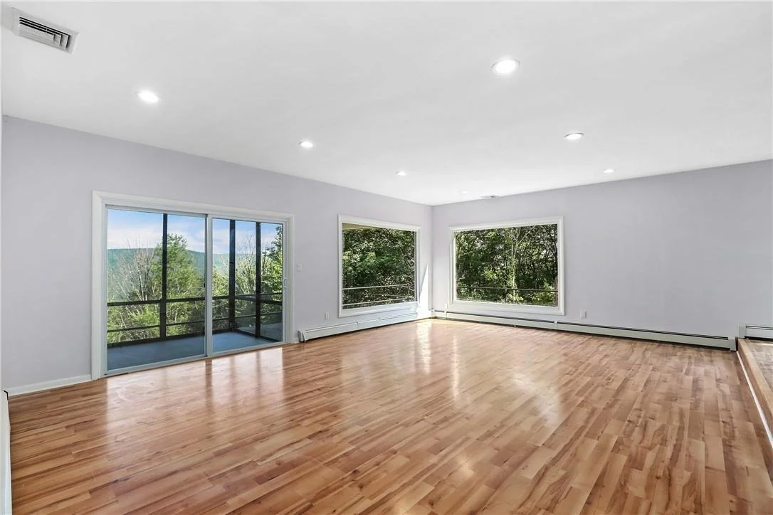 Photo of 104 Crest Road