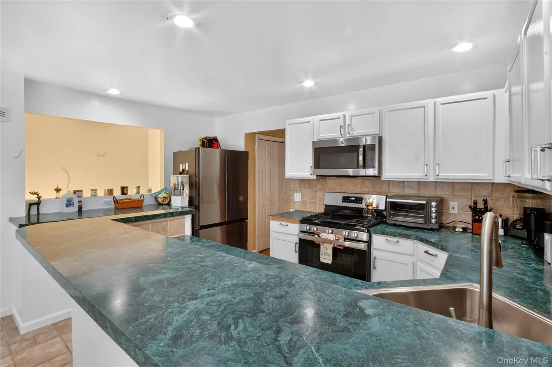 Photo of 115 Delafield Lane