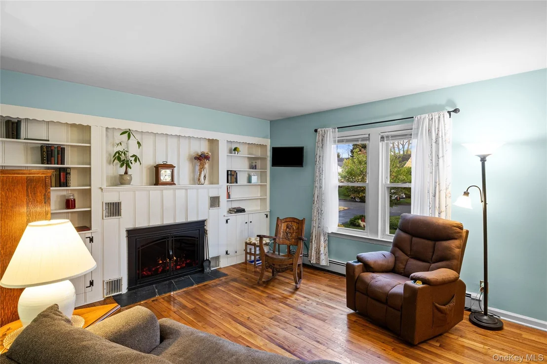 Photo of 7 W Elm Street