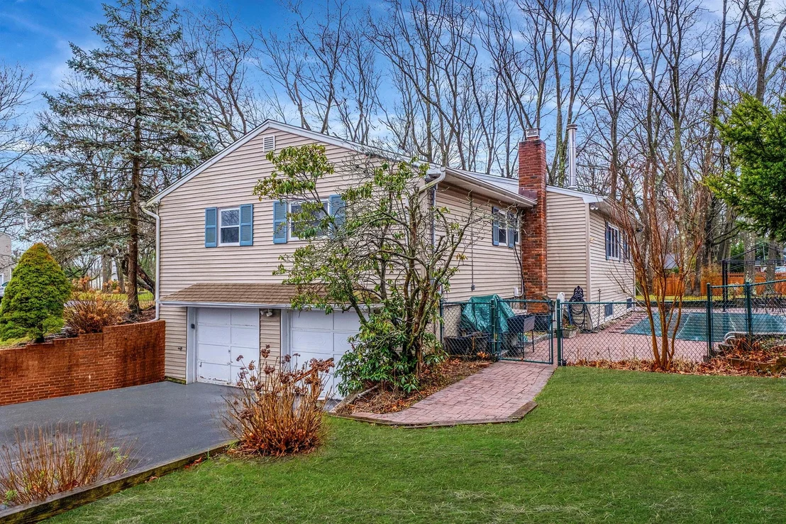 Photo of 41 Winslow Lane
