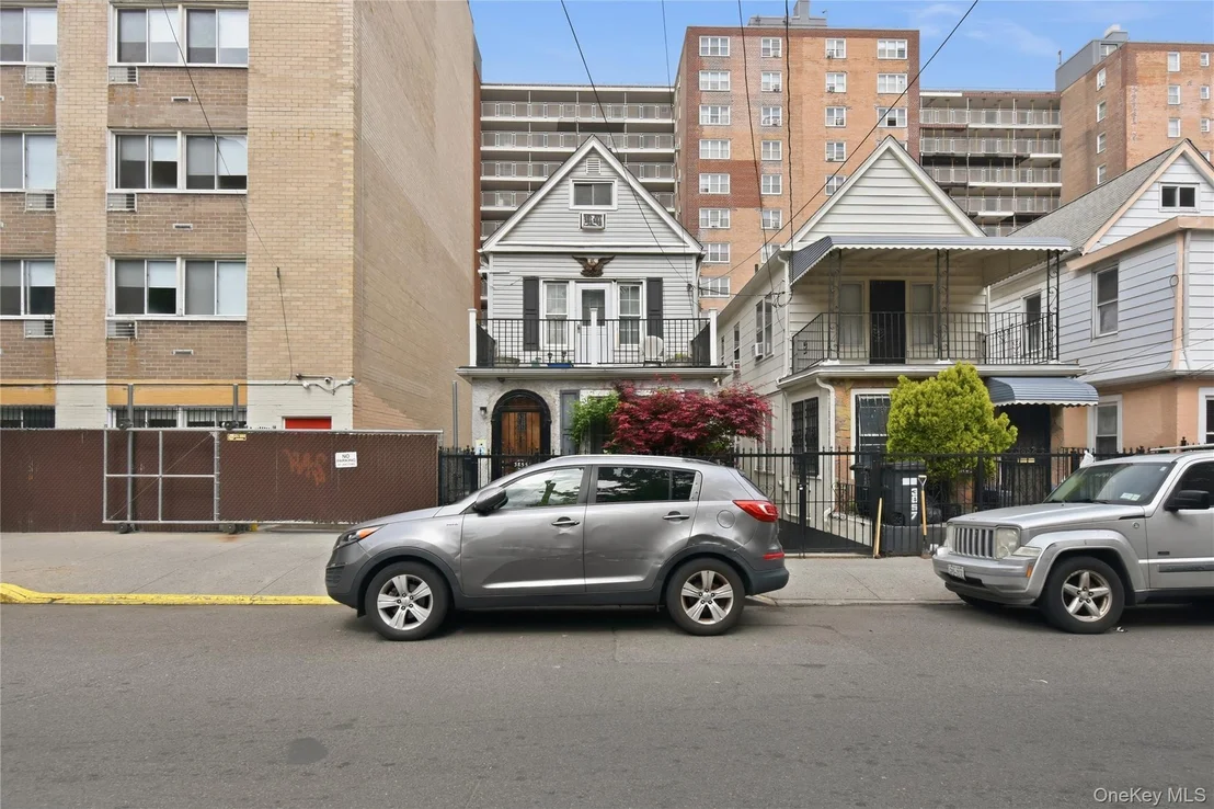 Photo of 3855 Carpenter Avenue