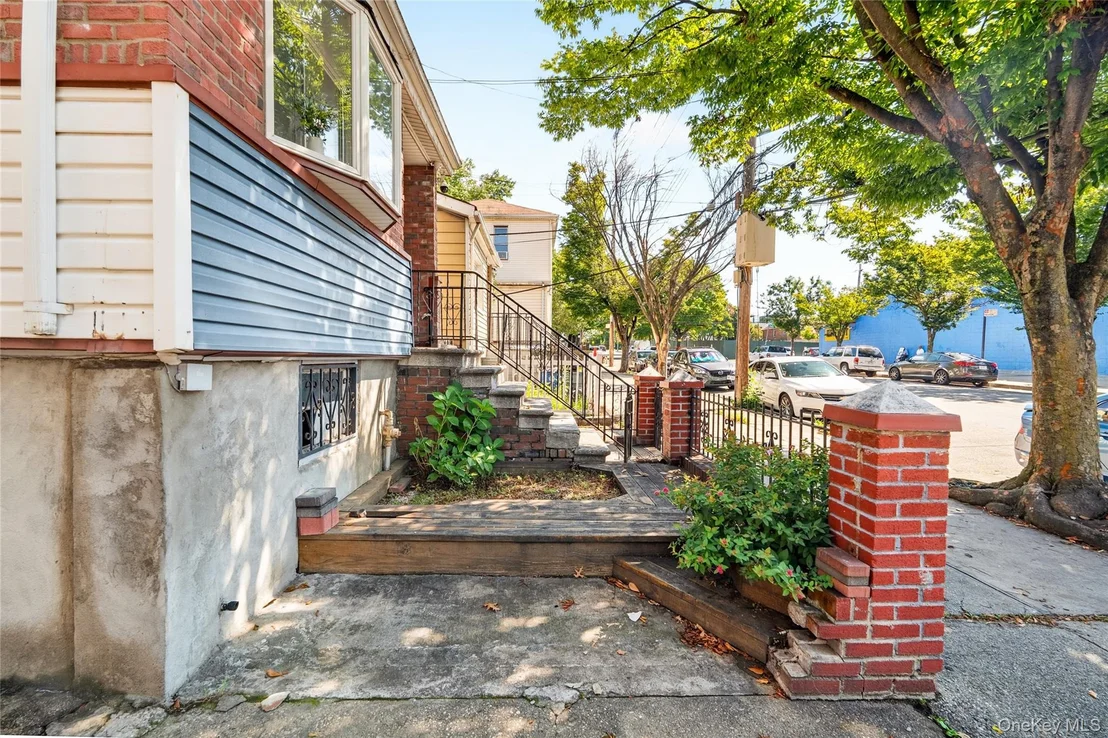 Photo of 1787 Randall Avenue