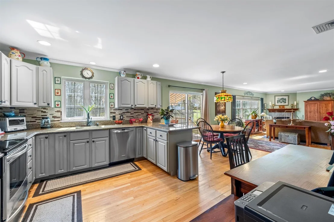 Photo of 462 Cornwall Hill Road